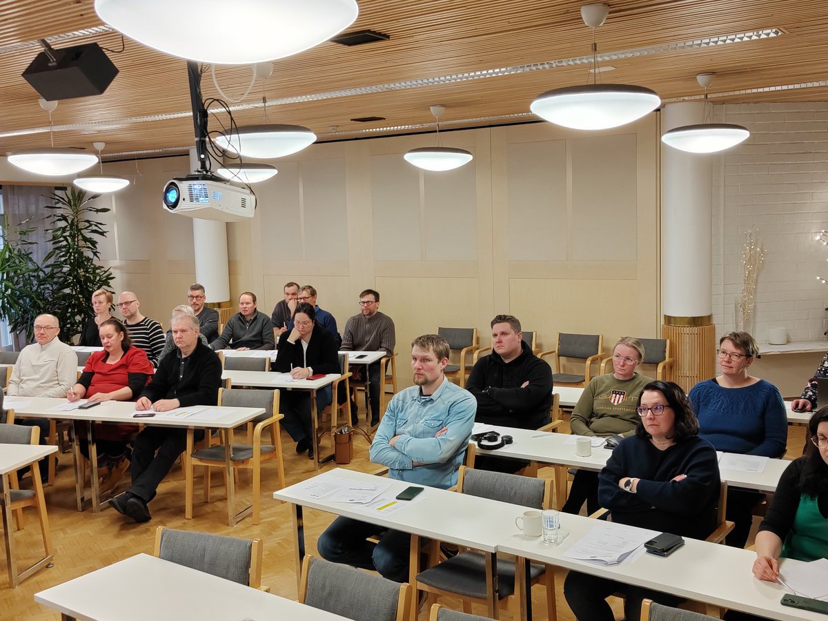 hhonkala's tweet photo. @ProAgria E-P edustajiston syyskokous oli tänään Seinäjoella. Sääntömääräisten asioiden lisäksi kokouksessa jaettiin Etelä-Pohjanmaan Maanviljelysseuran säätiön tunnustuspalkinnot (https://t.co/fceQVnBgIh). Kokousesitelmän piti @TimoTapaniSaari valtion aluehallintouudistuksesta. https://t.co/KLO26AjELW