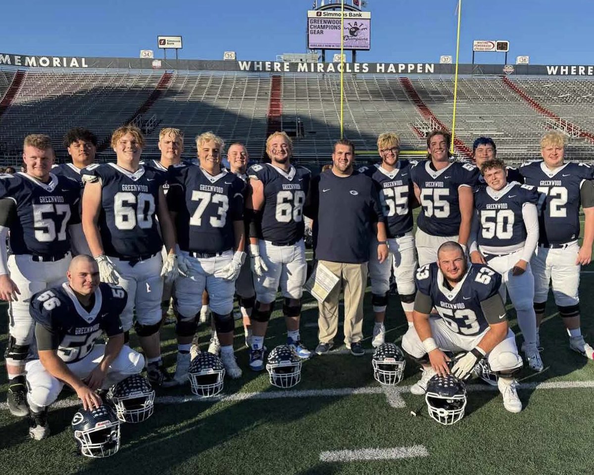 CodyTaylor68's tweet photo. DAWGS!
#TrenchGang #Oline #DaCrew #PancakeCity #Titletown #Westside #BrickWallsWithBellyTans @CoachMoreton76 https://t.co/Udx828bg9z