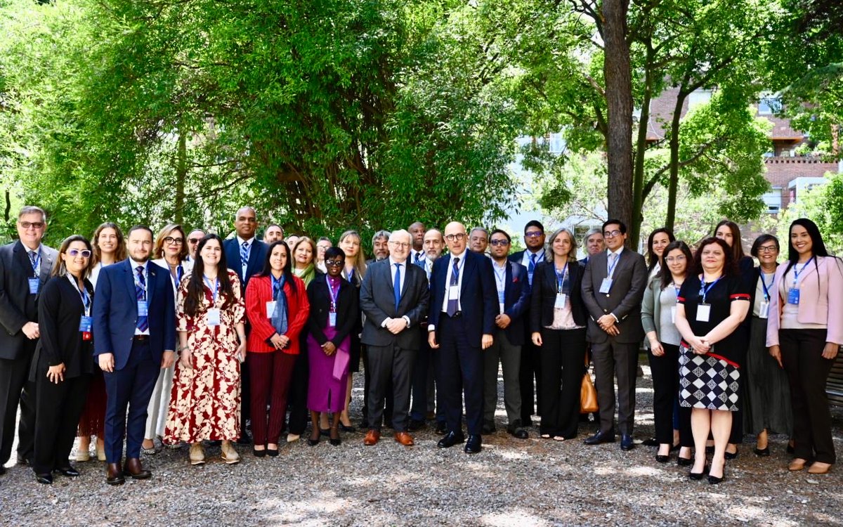 pdasilve's tweet photo. Con mucha alegría recibimos en Montevideo al equipo de conducción de IESALC/UNESCO y a altas autoridades de educación superior en América Latina.Productivo encuentro para intercambiar sobre desafíos y tendencias de los sistemas de educación superior en la región. https://t.co/VBdvCnIZt6
