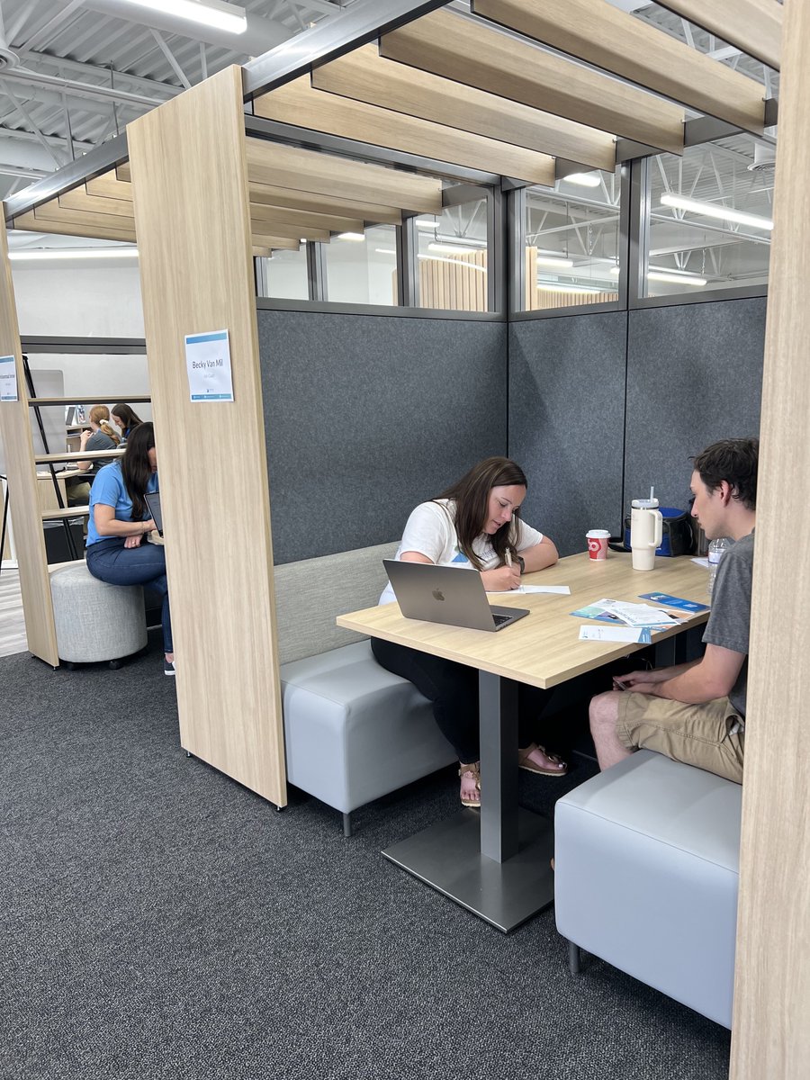 HaltonIEC's tweet photo. Big changes at the HIEC Career Lab!
Thanks to @ONTrillium, we’ve created a vibrant hub for students, job seekers, and employers.
See how this transformation is already making a difference in Halton: https://t.co/CuiRWF5SJg
#HIEC35 #CareerDevelopment #CareerLab https://t.co/80f62JhW3k