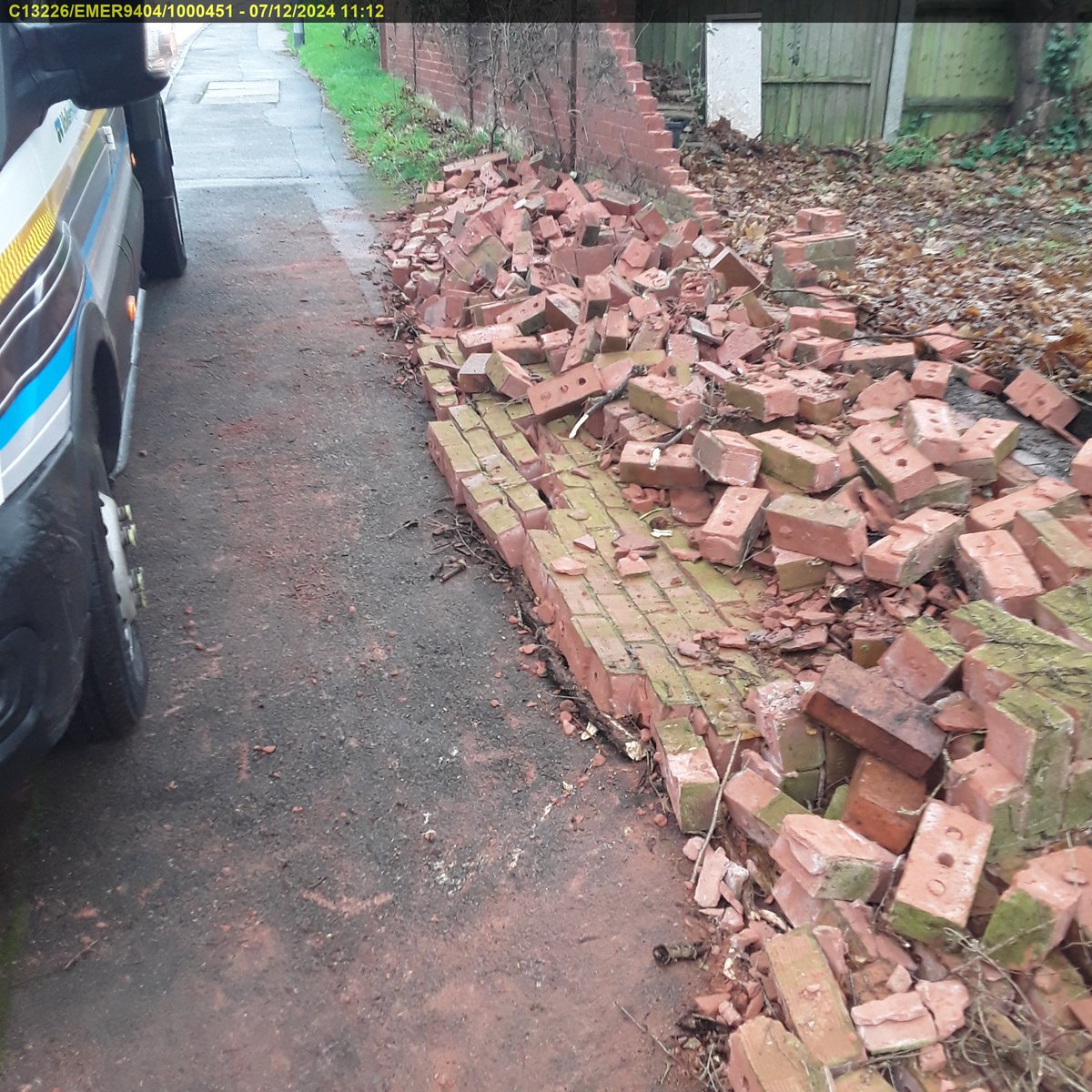 We've been 🌬️ BLOWN AWAY 🌬️ by the efforts of our partners at <a href="/VolkerHighways/">VolkerHighways</a> in keeping our roads clear during Storm Darragh!

A three-strong crew 👷 attended 32 callouts for toppled trees as well as a road sign and a small wall.

Trees were also affected 🌳 on footpaths.