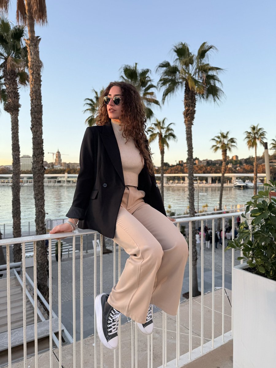 96Pausini's tweet photo. Malaga 🥰 

Grazie@LauraPausini che mi fai visitare il mondo intero 😍😛 https://t.co/Gdmxdv49Aw