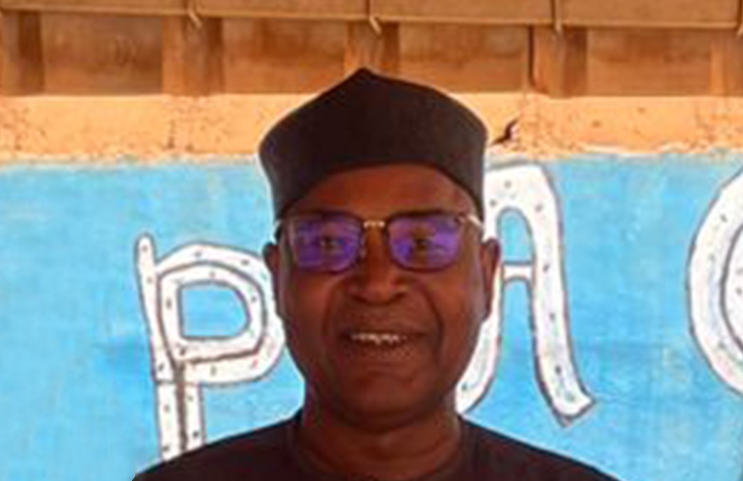 AmnestyWARO's tweet photo. Les autorités militaires du #Niger devraient immédiatement  libérer Moussa Tiangari, éminent militant de la société civile détenu uniquement pour avoir exercé pacifiquement ses droits fondamentaux, et abandonner toutes les charges retenues contre lui. 

https://t.co/tGQpi6KTWg https://t.co/PKlpGwesaG