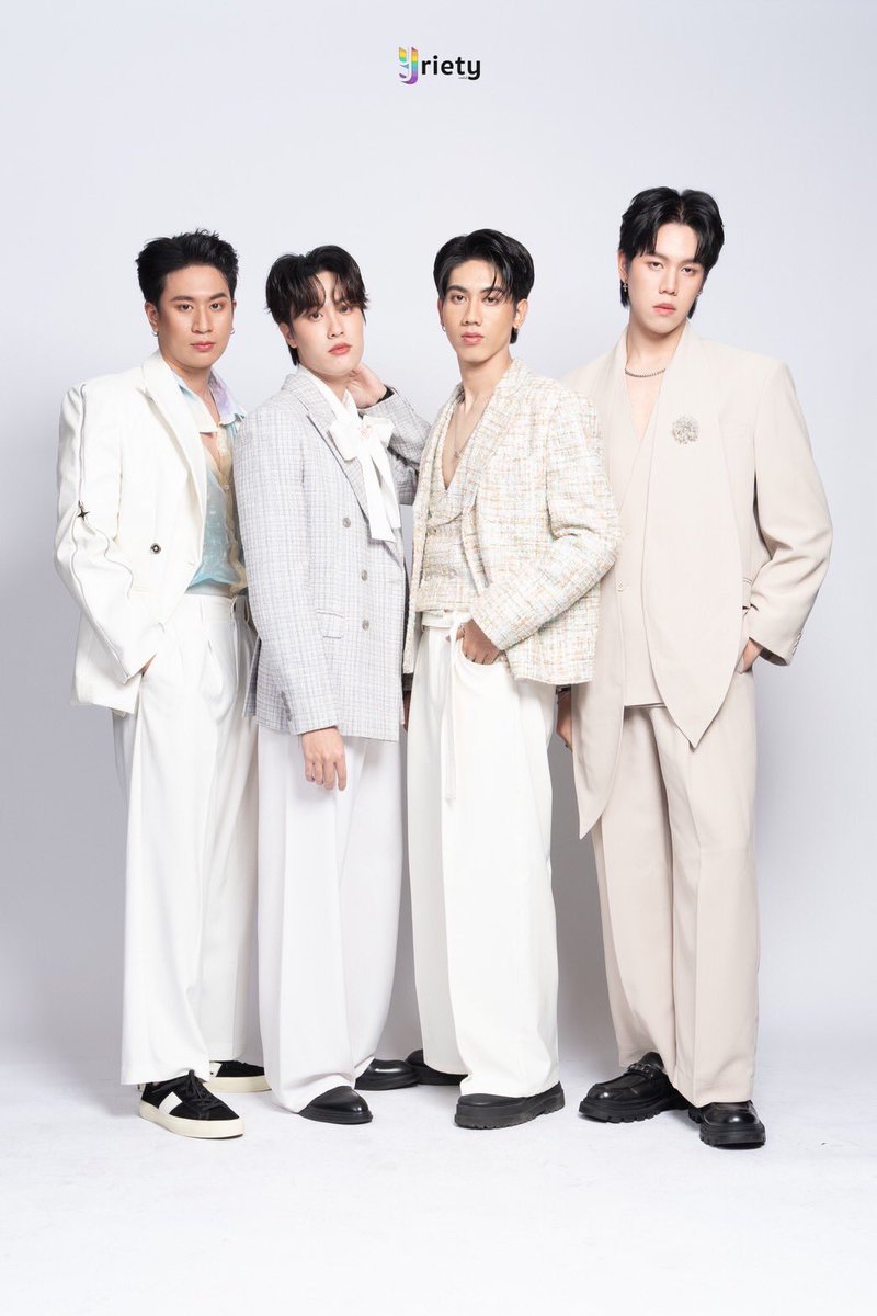 Yriety's tweet photo. Yriety ขอขอบคุณ "เก่ง - ทองก้อน - ทิม - พอตเตอร์" จากค่าย Yes I Am ที่ให้เกียรติมาร่วมงาน “Y Entertain Awards 2024 Presented by JisuLife” ในครั้งนี้นะคะ 💜✨
#YEntertainAwards2024xJisuLife
#YEntertainAwards2024
#KengNaruekom
#ThongkornAekkarin
#TimTakorn
#pottertip https://t.co/u63o6jNmTm