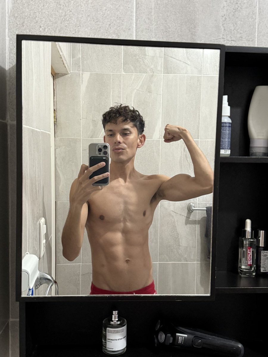 javier_marquez3's tweet photo. Necesito un corte de cabello https://t.co/No3Qb2xBvm