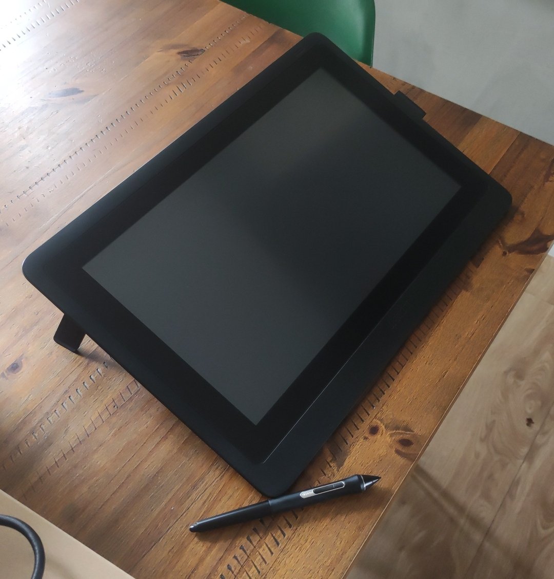 dannfranco's tweet photo. Vendendo está linda Cintiq 16. Pouquíssimo uso. $5000 RT pra fortalecer https://t.co/oJlxli30kp