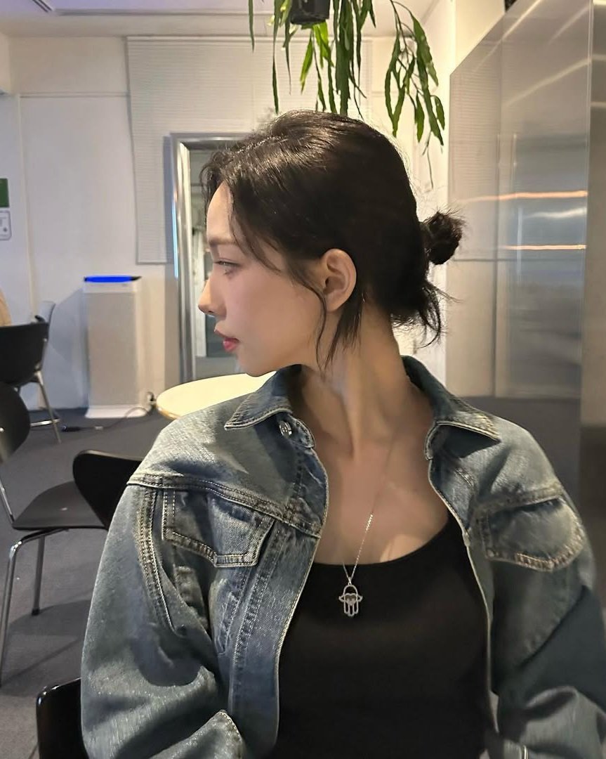 karina tweet media