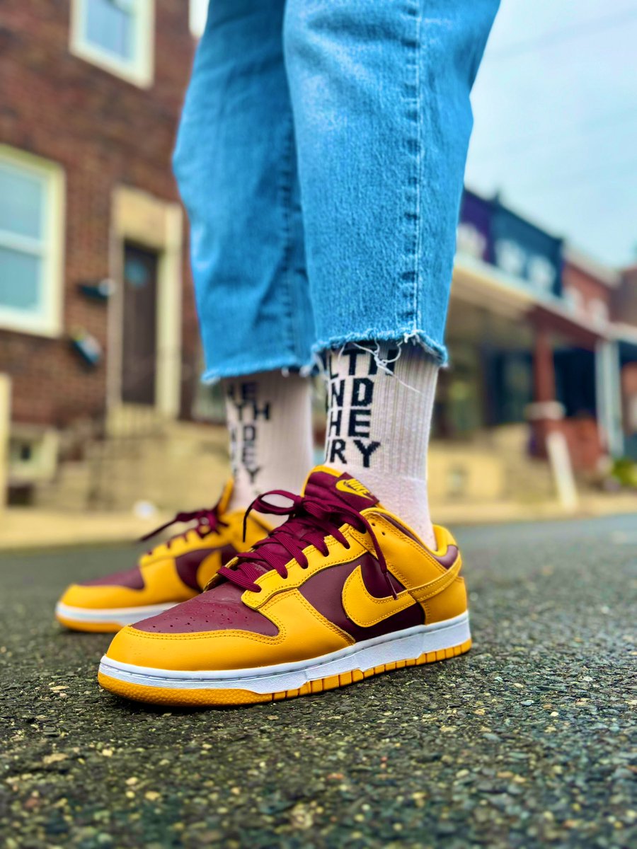 abuamiraah's tweet image. I love Mondays #dunks @nike @stance just  chill guy that loves #sneakers and #socks 😭😂😭 #KOTD