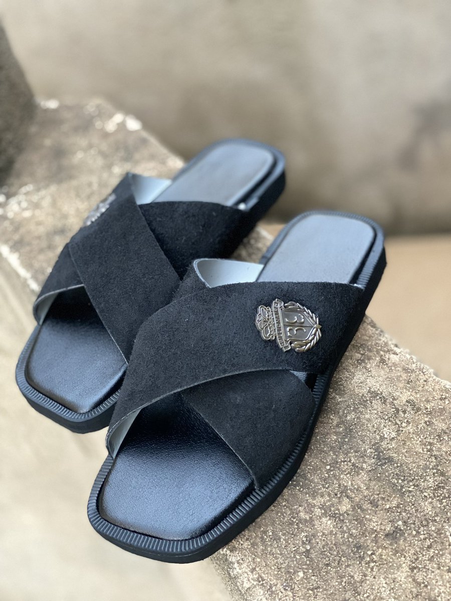akwening's tweet photo. @abazwhyllzz I sell these nice shoes and slippers… dm for a cool business https://t.co/Qexn8cKcIA