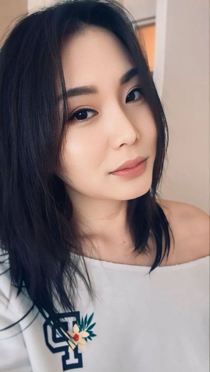 Нүүрэндээ мэс хүргэх адын бодол төрөөд байх юм 🤪🤓