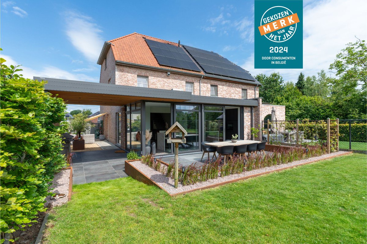 WillemsVerandas's tweet image. 🏆 Merk van het Jaar 2023 &amp;amp; 2024! Met 40 jaar vakmanschap blijven we uitblinken in kwaliteit en innovatie. Dit project toont waarom Willems Veranda’s dé keuze is voor stijlvolle en duurzame woonuitbreidingen. 📸 #WillemsVerandas #MerkVanHetJaar #Vakmanschap #Wooninspiratie