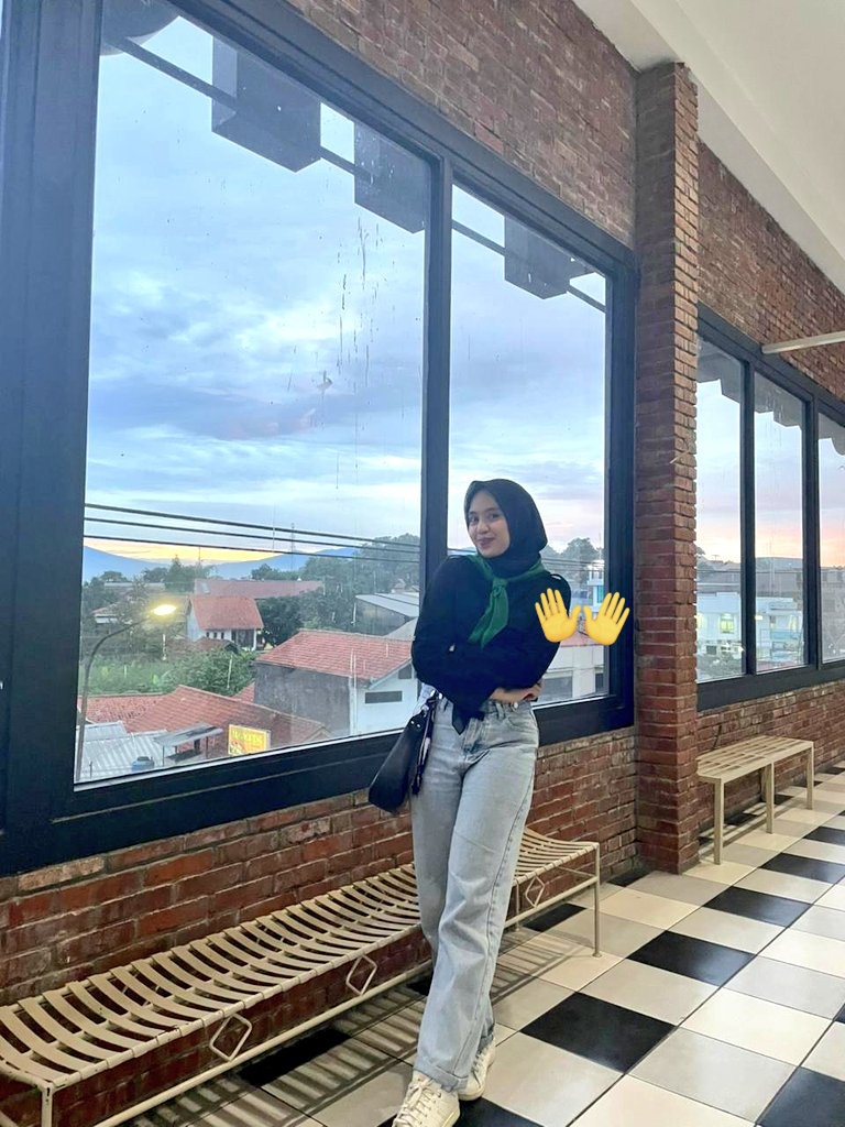 CheapyDaily's tweet photo. Lucu bgt tadi sambil ngantri foto Jonas, OOTD duluuuu
Ternyata lucu juga celananyaaaa, ni aku spill beli disiniii 😝 : 
https://t.co/VKSIjbnH4m
Yang aku pake size L yaaa https://t.co/0p3ApcMmTk