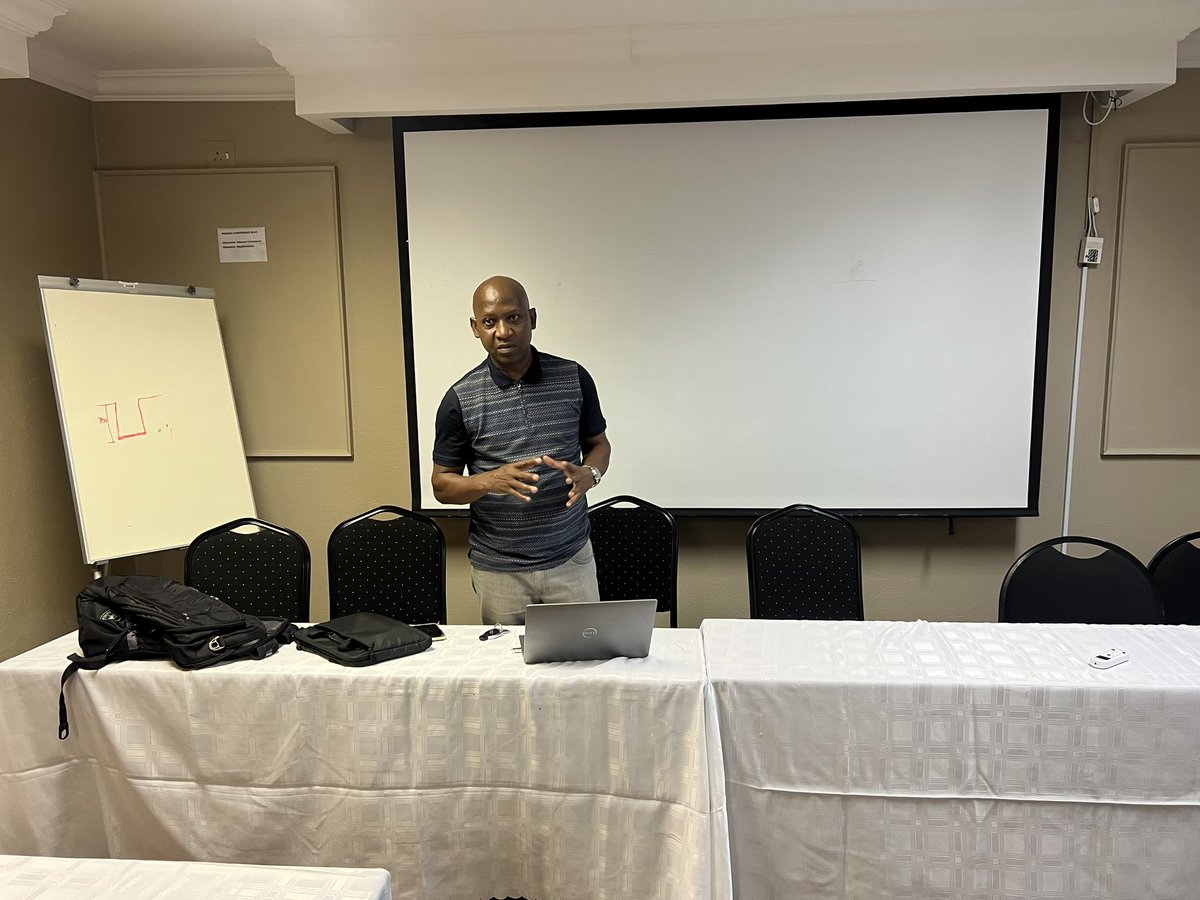 ANCIkeMaphotoB1's tweet photo. ANC Ike Maphoto extended BEC meeting in session focusing on Political education, registration for OR Tambo school and organisational renewal and the task of a member @MYANC @ANCLimpopo https://t.co/RwfLkvkjgU