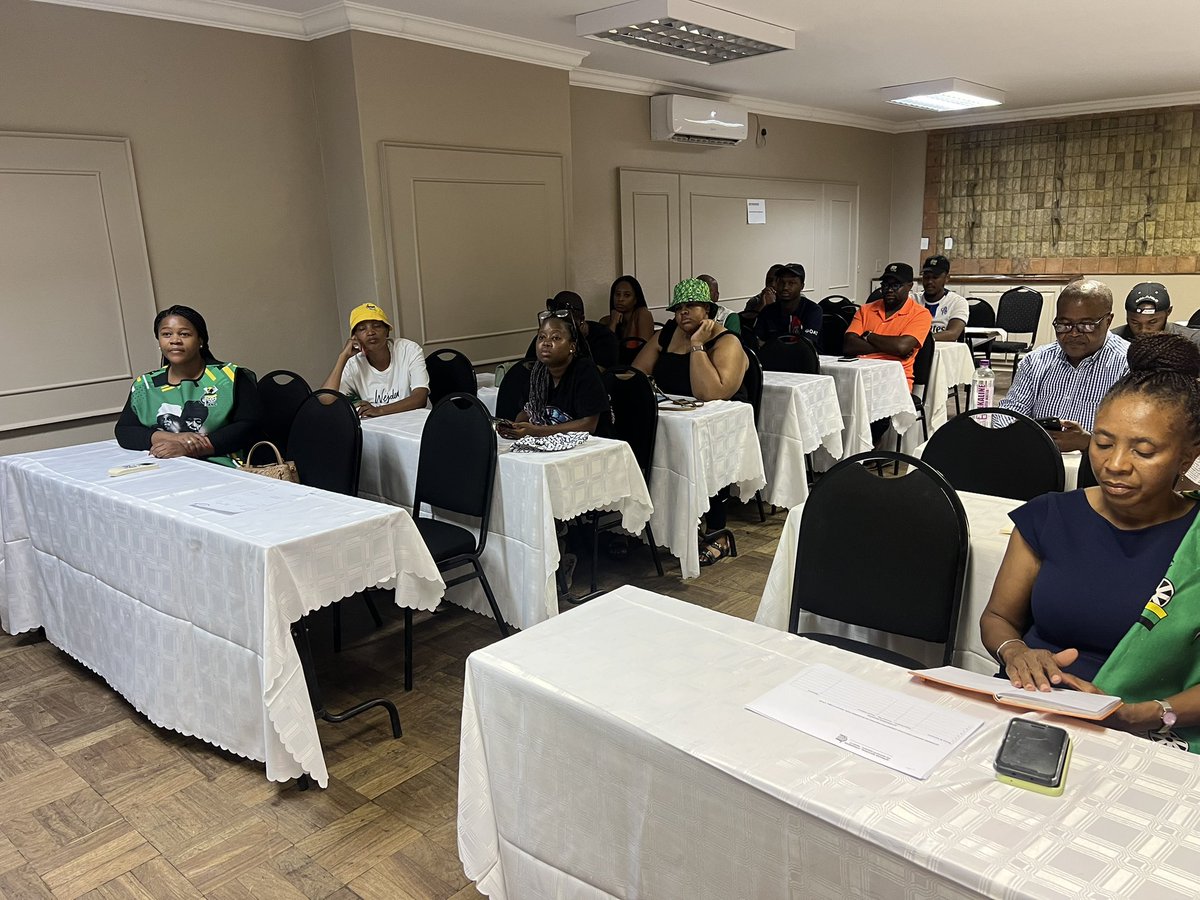 ANCIkeMaphotoB1's tweet photo. ANC Ike Maphoto extended BEC meeting in session focusing on Political education, registration for OR Tambo school and organisational renewal and the task of a member @MYANC @ANCLimpopo https://t.co/RwfLkvkjgU