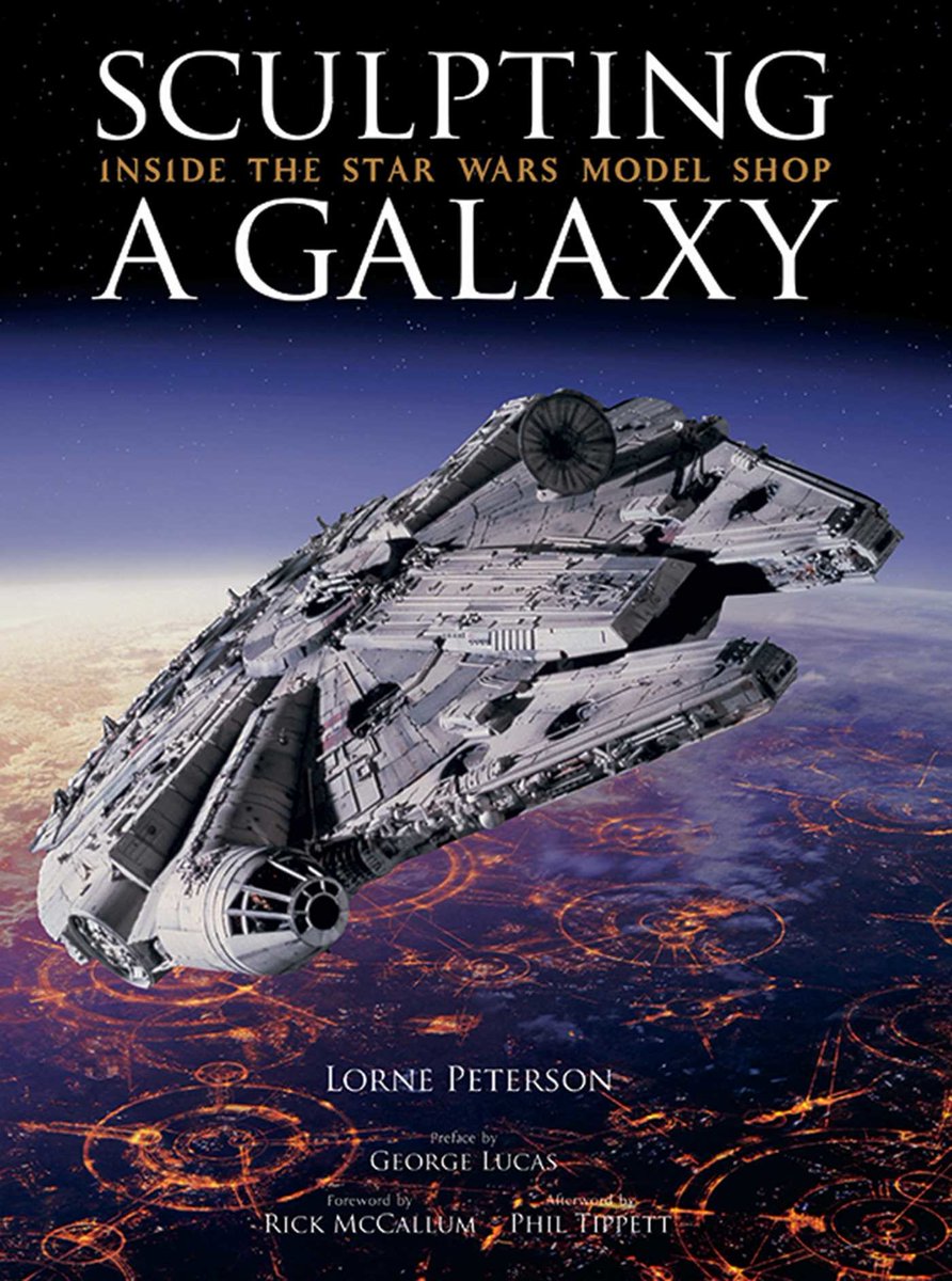 Hat irgendjemand in meiner #StarWars Bubble zufällig dieses Buch und mag es mir ausleihen? 
Ich brauche es für die Recherche an einem Projekt für die Arbeit und konnte es bislang in keiner Bibliothek finden, aus der ich es in München ausleihen kann.

#SculptingAGalaxy