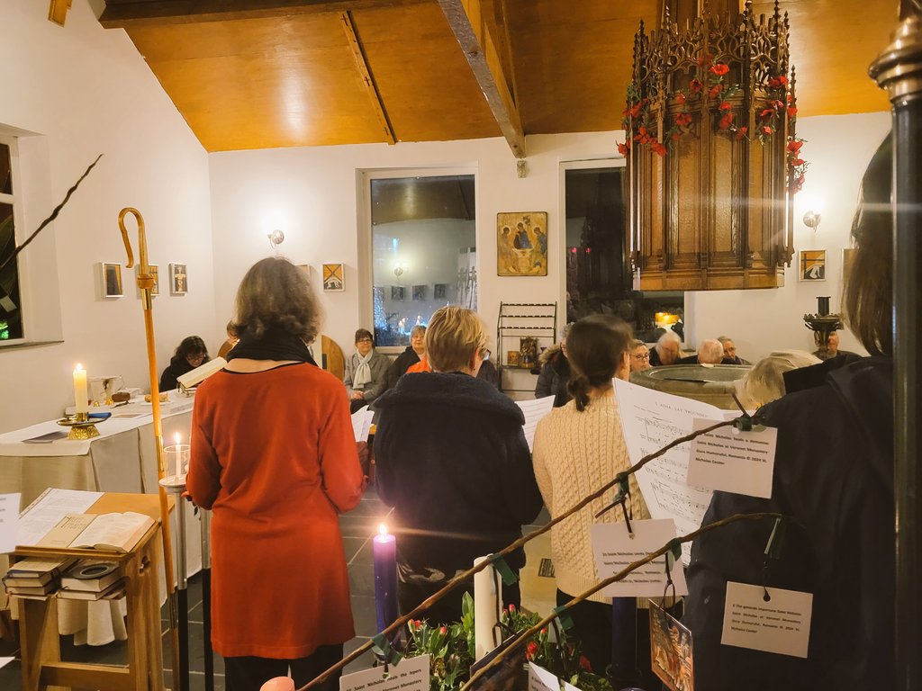 AnglicanUnion's tweet photo. Fr.Jamie @AnglicanUnion Europe leads #AdventLessonsandCarols at the Chapel of Christ the King at the Oratory at Whaley Hall UK. The Hall is an ecumenical retreat ministry serving the AU charism of Christian Unity. https://t.co/vBY21oFb4v