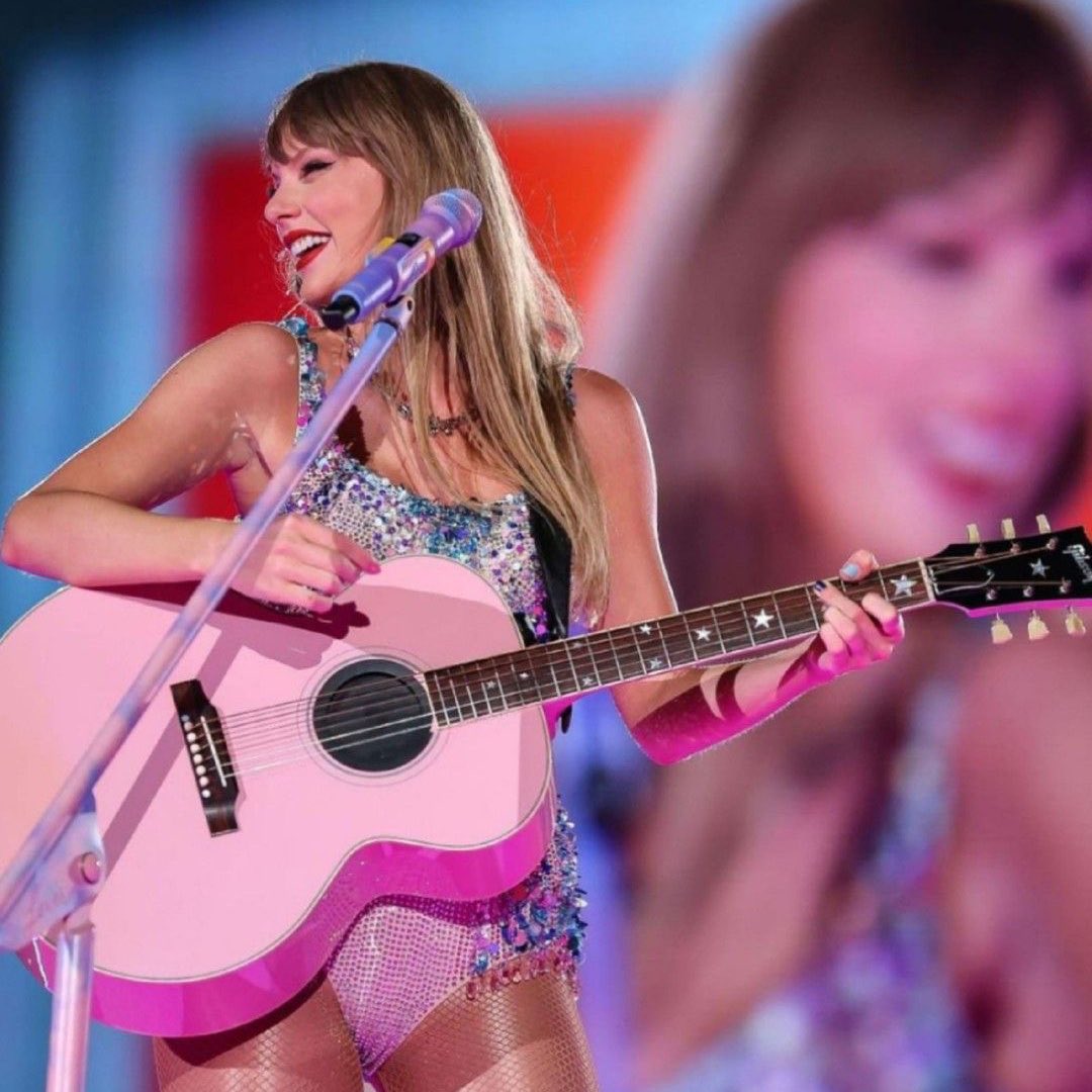 TSwiftUpdatesIT's tweet photo. 🏟️| In occasione della fine del "The Eras Tour" di Taylor Swift, volevo ripercorrere con voi tutti i momenti più belli e iconici di questi due anni.

THREAD 👇🏻❤️ https://t.co/Bjvkq7bMvC