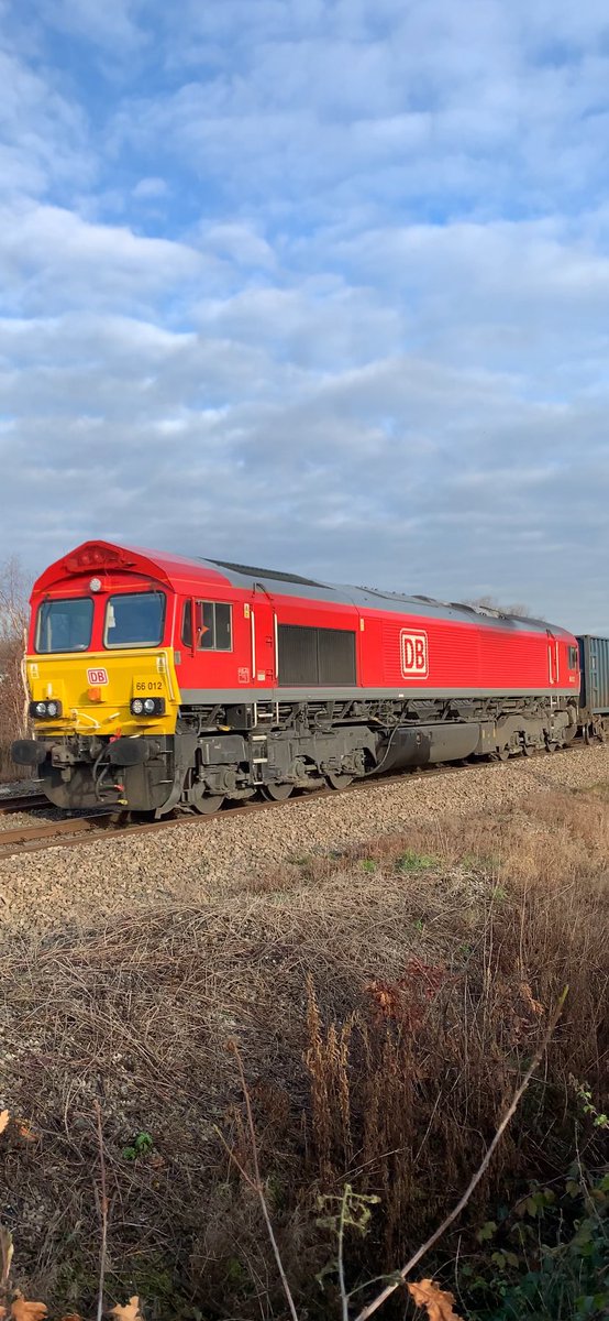 _KristianDB's tweet photo. On bin duty is 66012 (from last Tuesday) 3/12/24 #CalderValleyLine #class66 https://t.co/TDEVrpZCcI