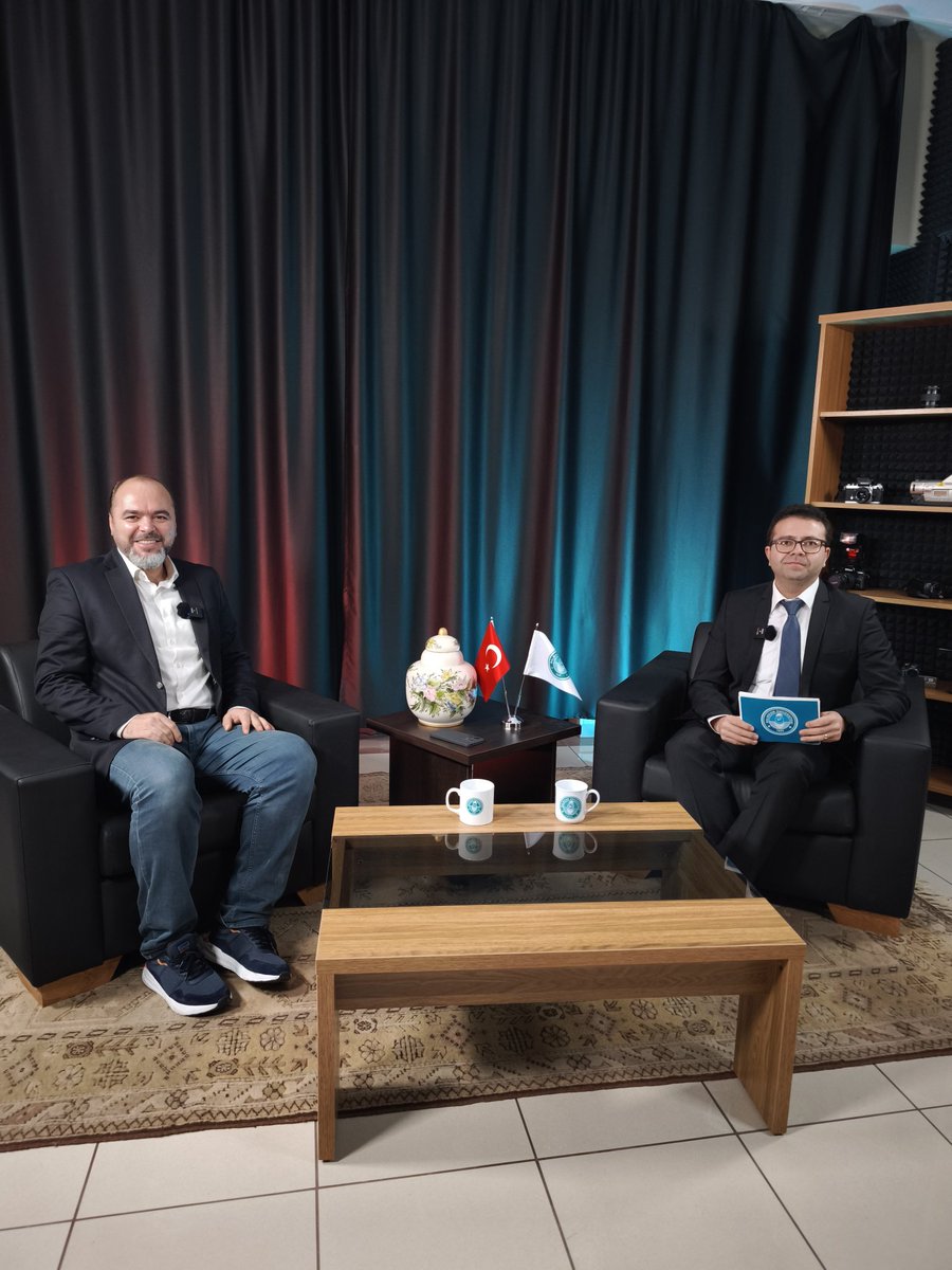 Balıkesir Üniversitesi stüdyolarında Dr. Öğr. Üyesi Abdullah Eker ile yeni öğretim programları üzerine konuştuk. Bu etkinliğe aracılık eden Dr. Öğr. Üyesi Yunus Emre Avcu ve Abdullah Hocam'a teşekkürler.