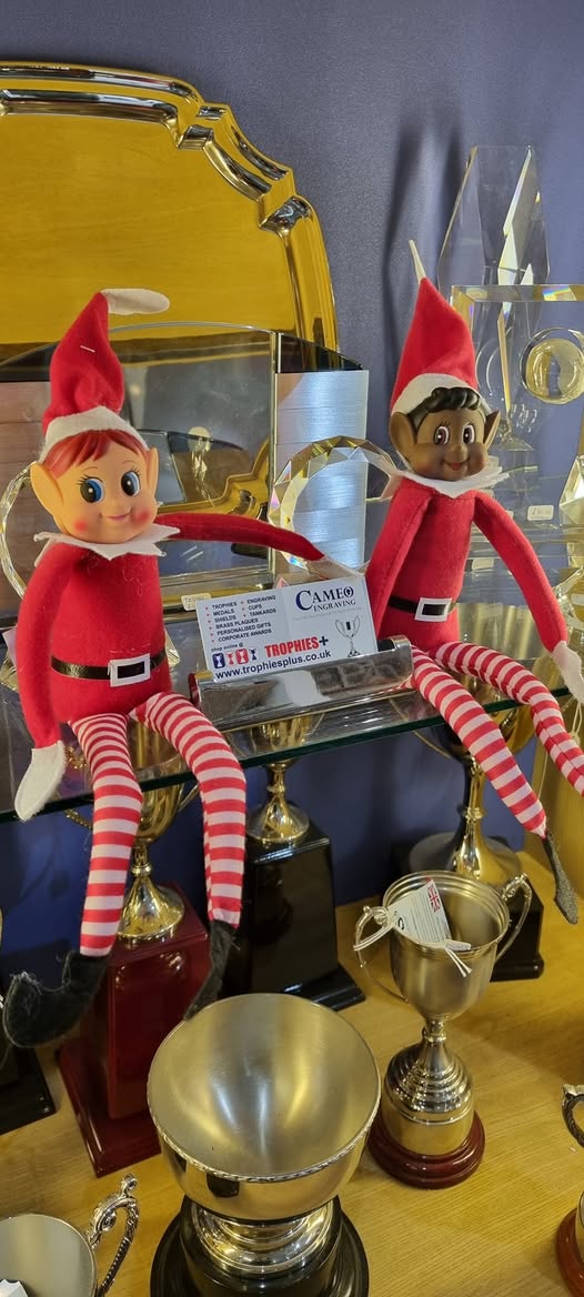 Cameo_Engraving's tweet image. Helping in our #York showroom today, before heading off to the workshop to help out there. 🏆🎄🤶

#xmas2024 #elf2024 #elfontheshelf