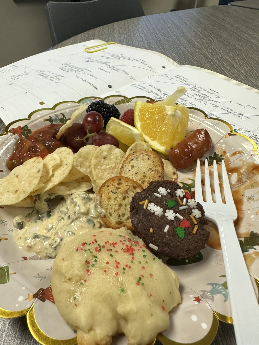Thank you to our leadership, office and counseling team for these tree-mendous snacks today. You made my Monday. ❤️🎄#TEScelebrates