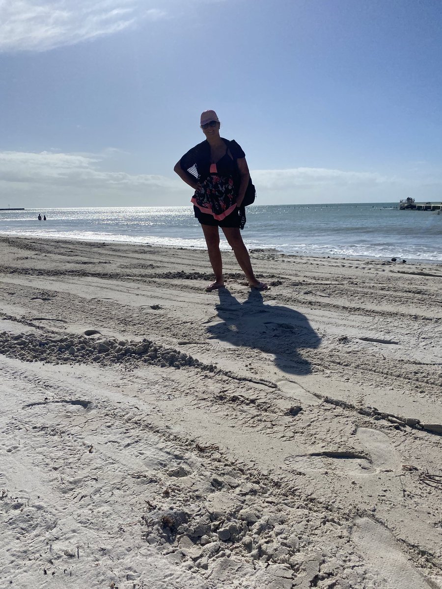 karen_flynn's tweet image. Four weeks apart and yes I was holding on today #KeyWest #Cromer