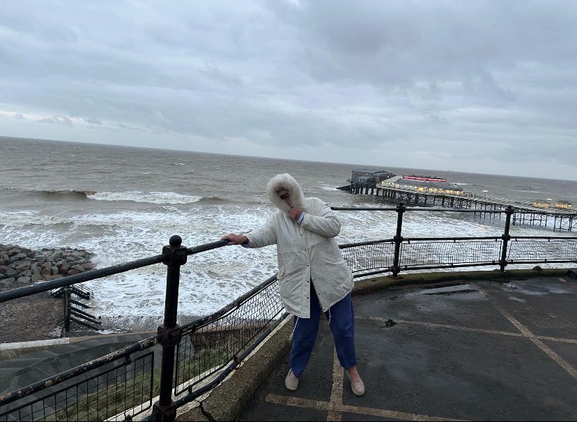 karen_flynn's tweet image. Four weeks apart and yes I was holding on today #KeyWest #Cromer