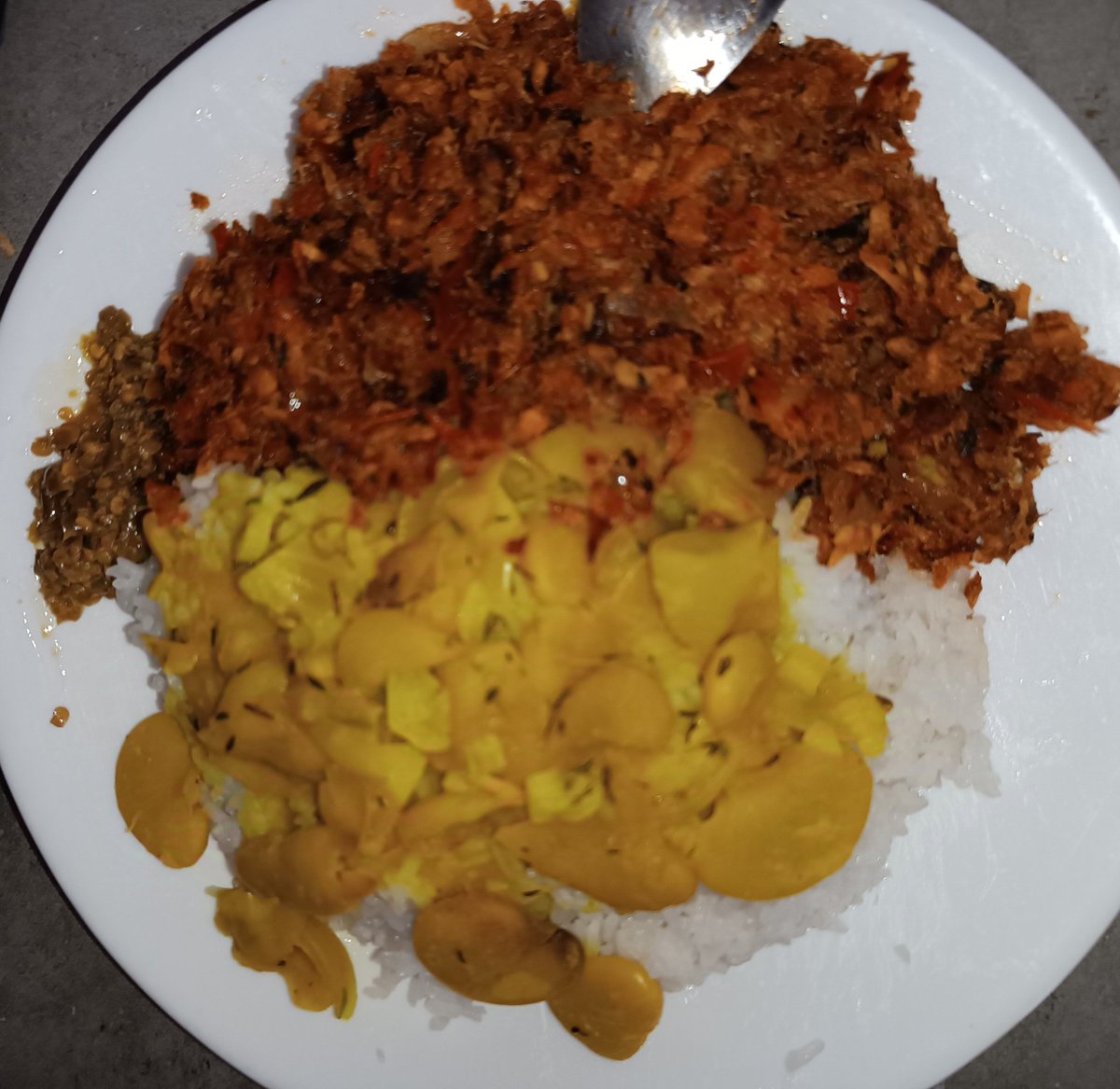 En mode rougail en ce moment ! 
Zhareng, boucané, snoek ces 3 derniers jours 🤤
Chiant de devoir faire des pâtes à côté pour le fiston.. sauf quand c'est boucané