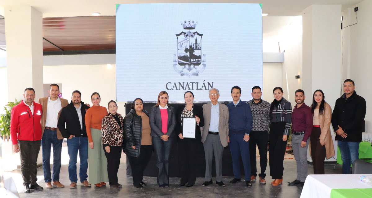 inevap_dgo's tweet image. ➡️#INEVAP realizó entrega de Constancias de evaluación 📑efectuadas al Sistema del Agua de Canatlán (SIAC) 💦y a la Gestión de Residuos Sólidos (RSU) 🧹del Ayuntamiento de #Canatlán.✔️

🟢La evaluación aumenta la confianza en la toma de decisiones✅