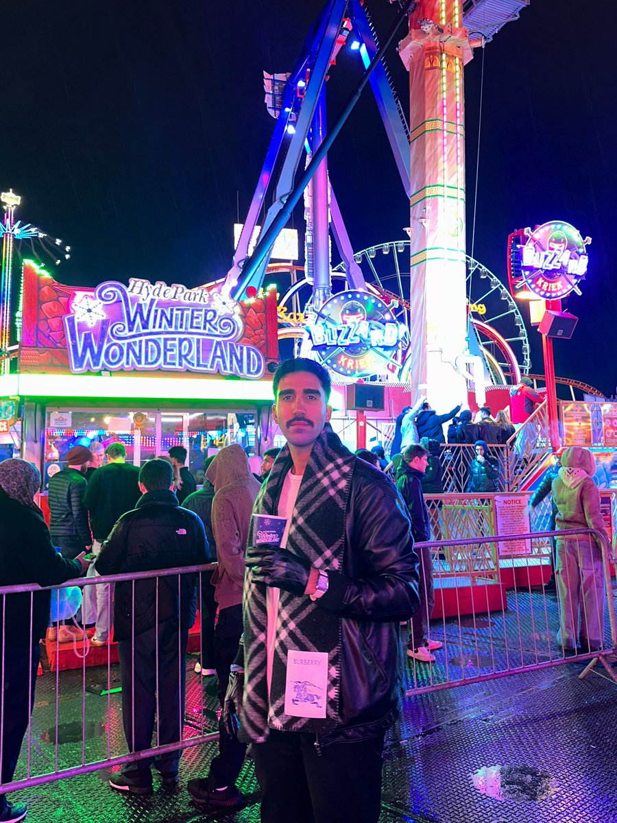 ambahram's tweet photo. Winter Wonder Land, Hyde Park 🎢🎡❄️ https://t.co/FmzRH9eqDH