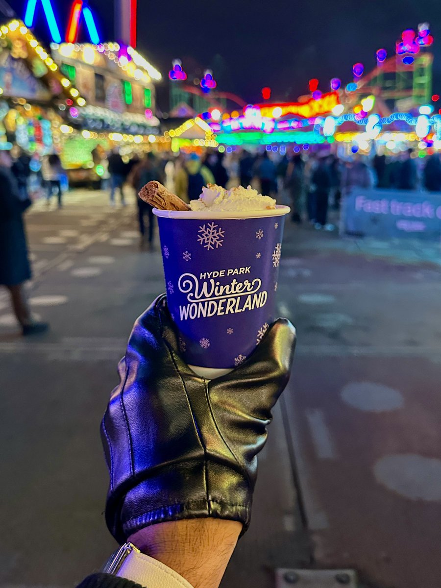 ambahram's tweet photo. Winter Wonder Land, Hyde Park 🎢🎡❄️ https://t.co/FmzRH9eqDH
