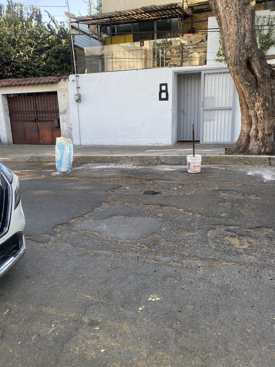 Banditperrito's tweet photo. Buenos días @UCS_GCDMX @BJAlcaldia pido apoyo para retirar mostrencos que se volvieron a colocar afuera del anexo ubicado en Golondrinas No.8 entre Carrillo Puerto y Bruno Traven en la colonia General Anaya. @supercivicosmx https://t.co/Tnwe85JeoO