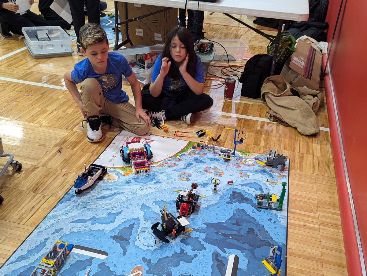 Edmonson's Electric Lions took on the challenge at Royal Oak Middle School this weekend during an exciting robotics competition! These young innovators are sharpening their skills and expanding their knowledge with every event. Great job, Electric Lions! #wearelamphere