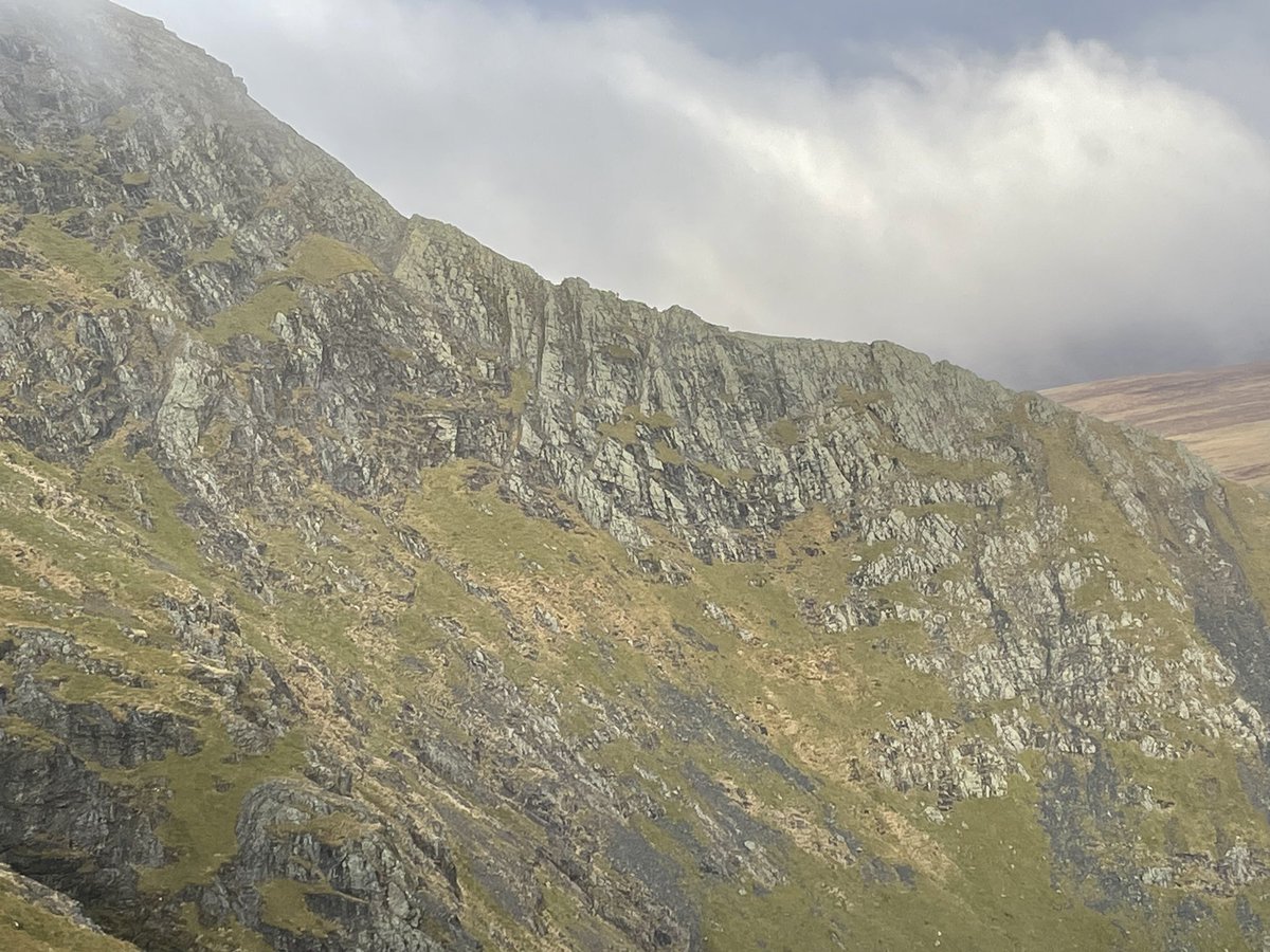 LakesWeather's tweet image. The ‘crux’ of Sharp Edge, the ‘bad step’! Not a place to slip from. On a greasy cold day like today you need to slow down and pick the best hand and foot holds available, a stiff boot with a ‘climb toe’ front can help, and prior scrambling experience is key @Sportiva #Sharpedge
