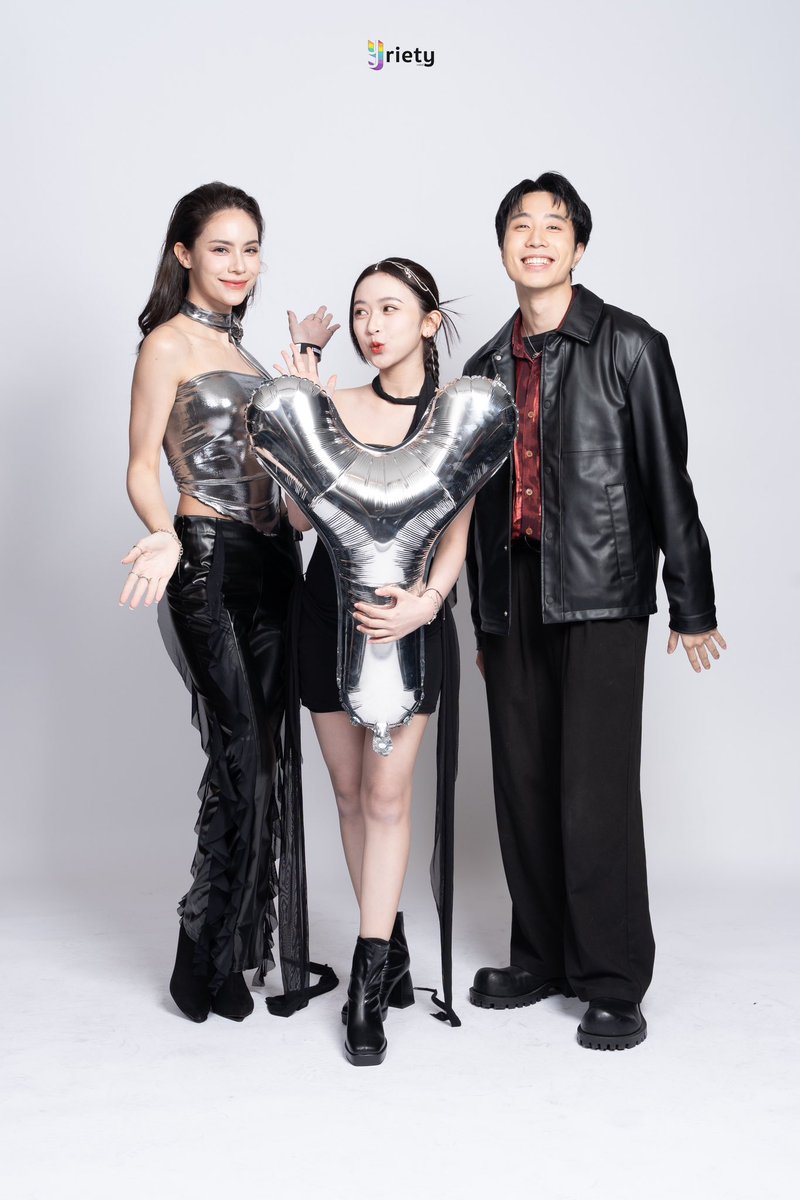 Yriety's tweet photo. Yriety ขอขอบคุณ "สมิหลา - ท้องฟ้า - ปรางค์ -  อาย - เบส - ตั้งโอ๋" จากค่าย RIZZ UP Studio ที่ให้เกียรติมาร่วมงาน “Y Entertain Awards 2024 Presented by JisuLife” ในครั้งนี้นะคะ 💜✨

#YEntertainAwards2024xJisuLife 
#YEntertainAwards2024 
#rizzupstudio #draftyourlove 
#สมิหลาท้องฟ้า #sameelathongfah 
#ปรางค์อาย #prangaey 
#bestvittawin #tangonatthavat