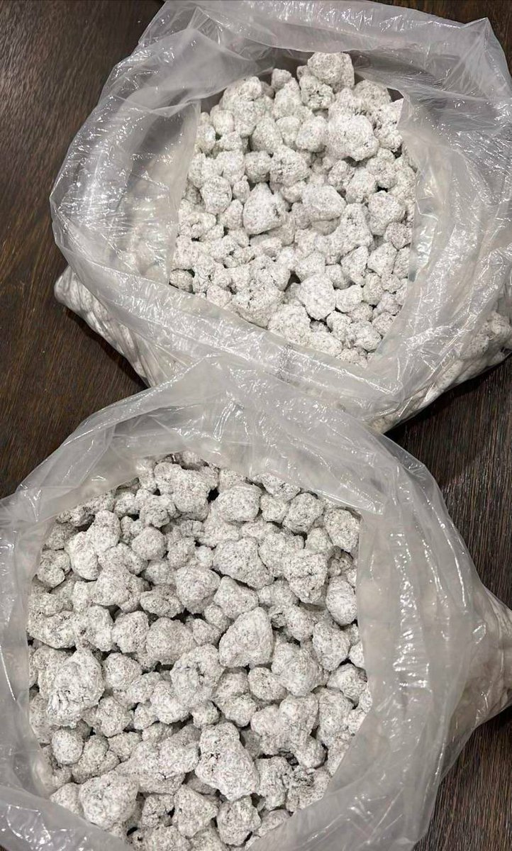kushmatt_'s tweet photo. Snow caps 🔥 https://t.co/gNSciGM8u2