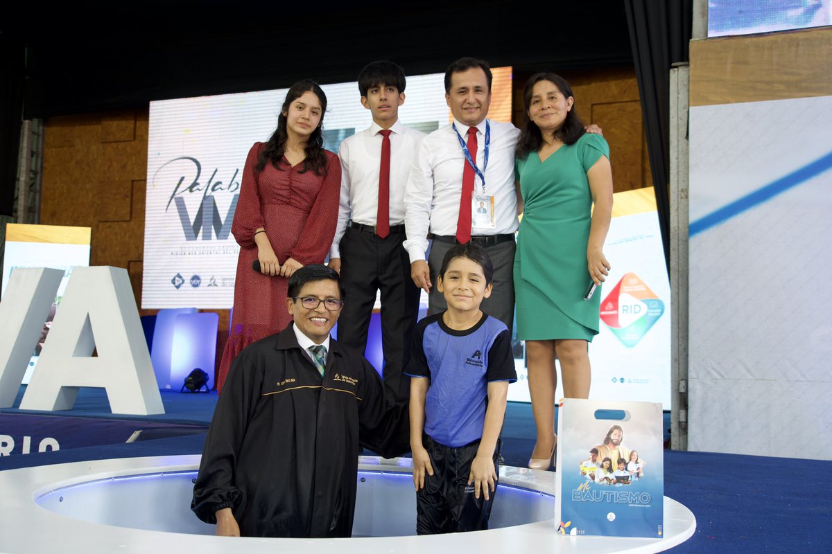 📊 El Pr. Jairo Nureña, presidente de la #MiNOP, presenta informe de la Educación Adventista ✨📚de nuestro campo, destacando el crecimiento de matriculados durante estos años y también como la educación transforma vidas 🫂. #PalabraViva #VICongreso #MiNOP