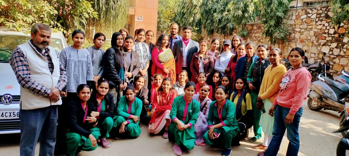 EESL_India's tweet photo. Today, as part of our #wePower initiative, we held an Awareness Programme on Energy Efficient Technology at Azad Foundation, Jaipur. Over 30 enthusiastic girls participated from Azad Foundation gaining insights into energy efficiency means! #EnergyEfficiency https://t.co/OI4cebCfWP