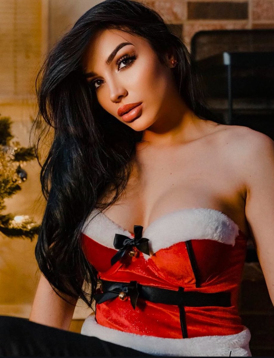 scarlettcabaret's tweet photo. We're in the Christmas spiritโฆ and it's 80 proof! ๐
๐ธ โ
Stop by the bar for happy hour drinks with Genesis.โ
#FreeLunchMiami #ScarlettsScabaret #MiamiHappyHour https://t.co/ws7N3K4wjs