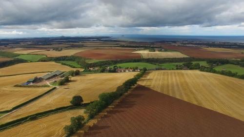 J4m35c4mpb3ll's tweet image. Do you know how much Scotland's farming industry turns over annually?

It turns over £16 billion annually, and contributes 17% of the total to the UK economy.

Big Enough, Smart Enough, Rich Enough.

#IndependenceNothingLess