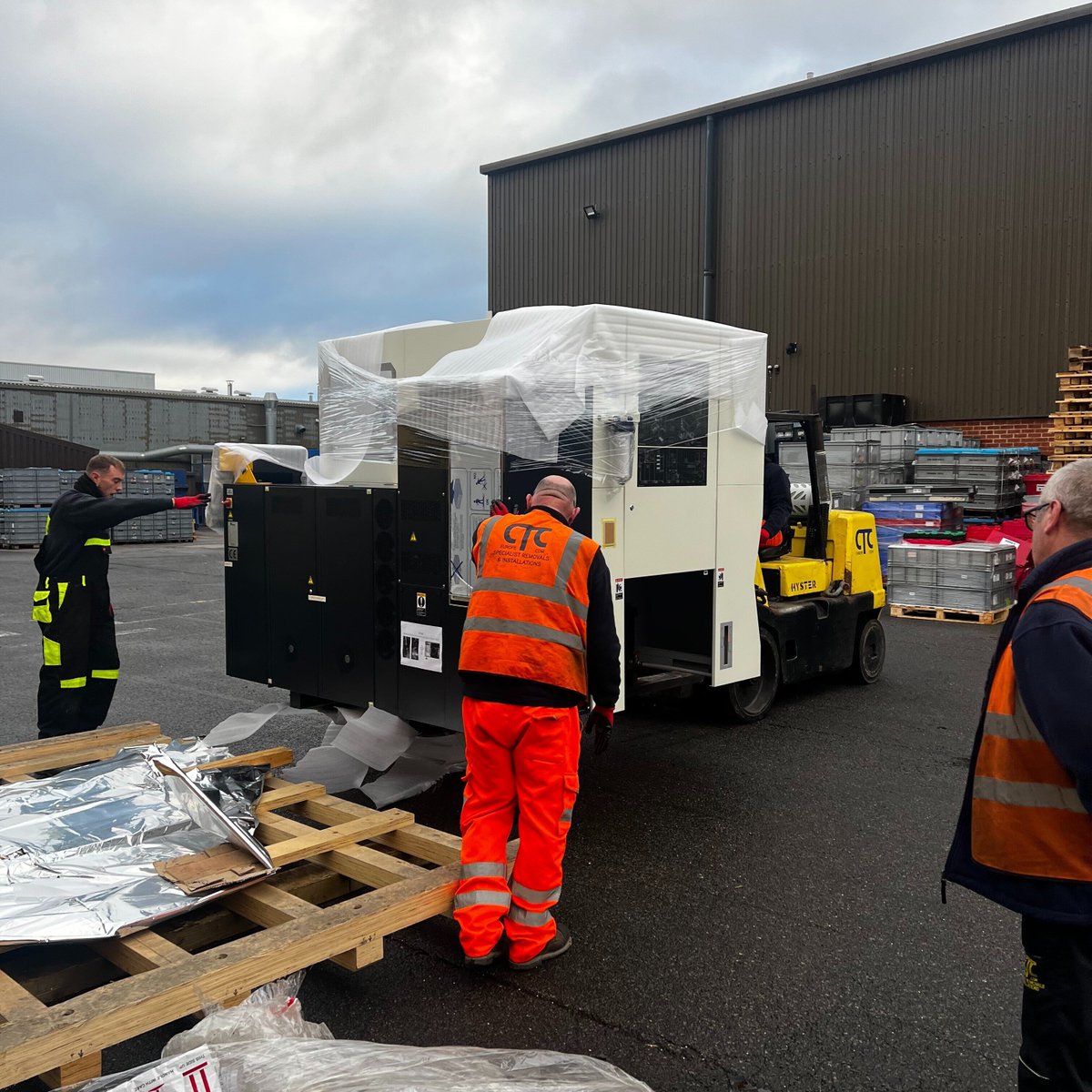 NCMT_Ltd's tweet photo. This week's #machinedeliverymonday takes us to COBA Precision Engineering in Leicestershire, where the team have recently delivered and installed a Makino U3 #wedm machine⚡
Welcome to the NCMT-Makino #EDM family and enjoy your new investment!
#ukmanufacturing #Makino #NCMT https://t.co/7koncG0RIK