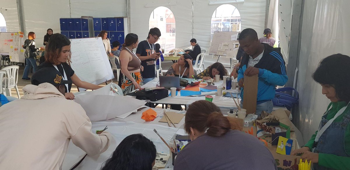 El <a href="/peuuji/">PEU UJI</a> ja té en marxa la segona fase del projecte Laboratoris Ciutadans. S'enceta el dijous, dia 12, amb sessions a Eslida, Altura i l'UJI. Vols proposar algun projecte? Vols conèixer aquesta metodologia? 
Inscripcions a t.ly/gGvUC.
Més a t.ly/8aF0n