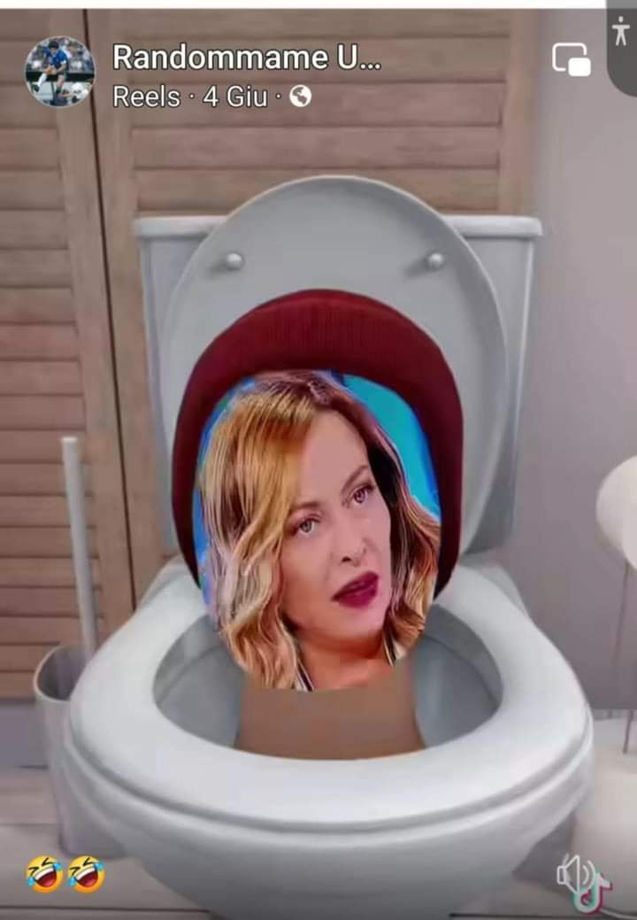 maestraleteso57's tweet photo. @SecolodItalia1 Diciamolo!..sono le copie del #Secolo che vanno giù!..nel wc patriotico https://t.co/n3z0JpPznG