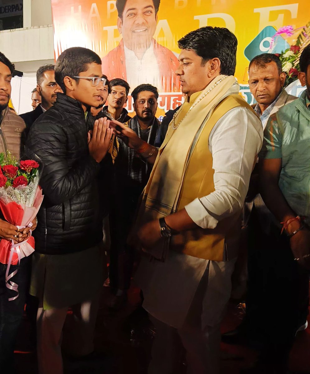 mohitgbansur's tweet photo. आज आदरणीय अविनाश जी गहलोत (@AvinashGehlot_) से आत्मीय भेंट कर जन्मदिवस पर शुभकामनाएं प्रेषित की 💐💐 https://t.co/XQVOtoFP05