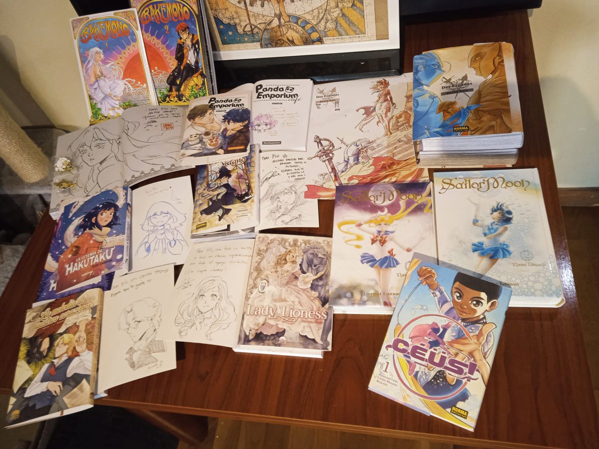 TranslationTim3's tweet photo. No podían faltar las firmas d @kamapon, @XianNuStudio (@Fandogamia), @gemrine, @nisandre456, @KennyRuido  (@NormaEdManga), @rokushiart, @tsukuyomi_ (@ArechiManga), sois lo más bonico dl universo. También han caído el Céüs de @karurosu694  y @wakaikiart y los tomos d Sailor Moon https://t.co/YhxX1UNa4b