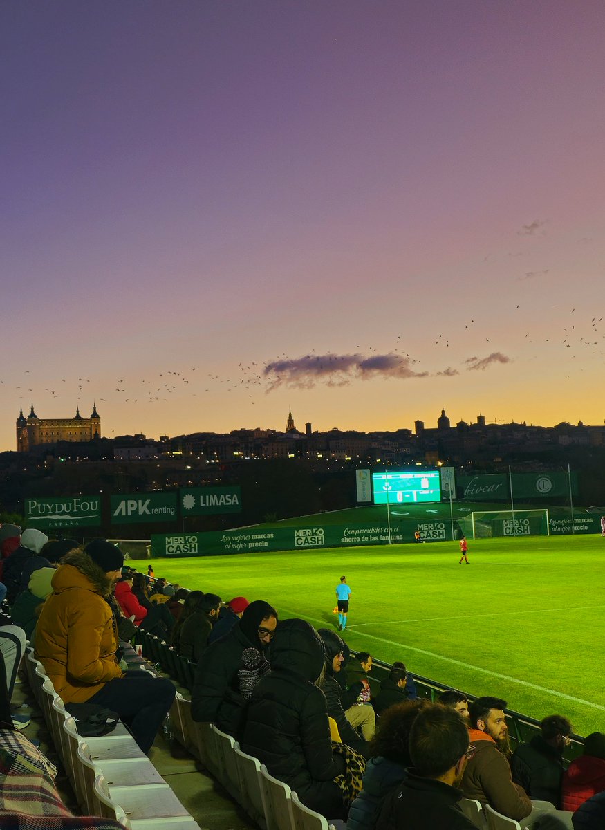 isagargu's tweet photo. Domingo y un atardecer de liderato. 
@CD_Toledo 💚🤍🦅 https://t.co/ymhIFWk73T