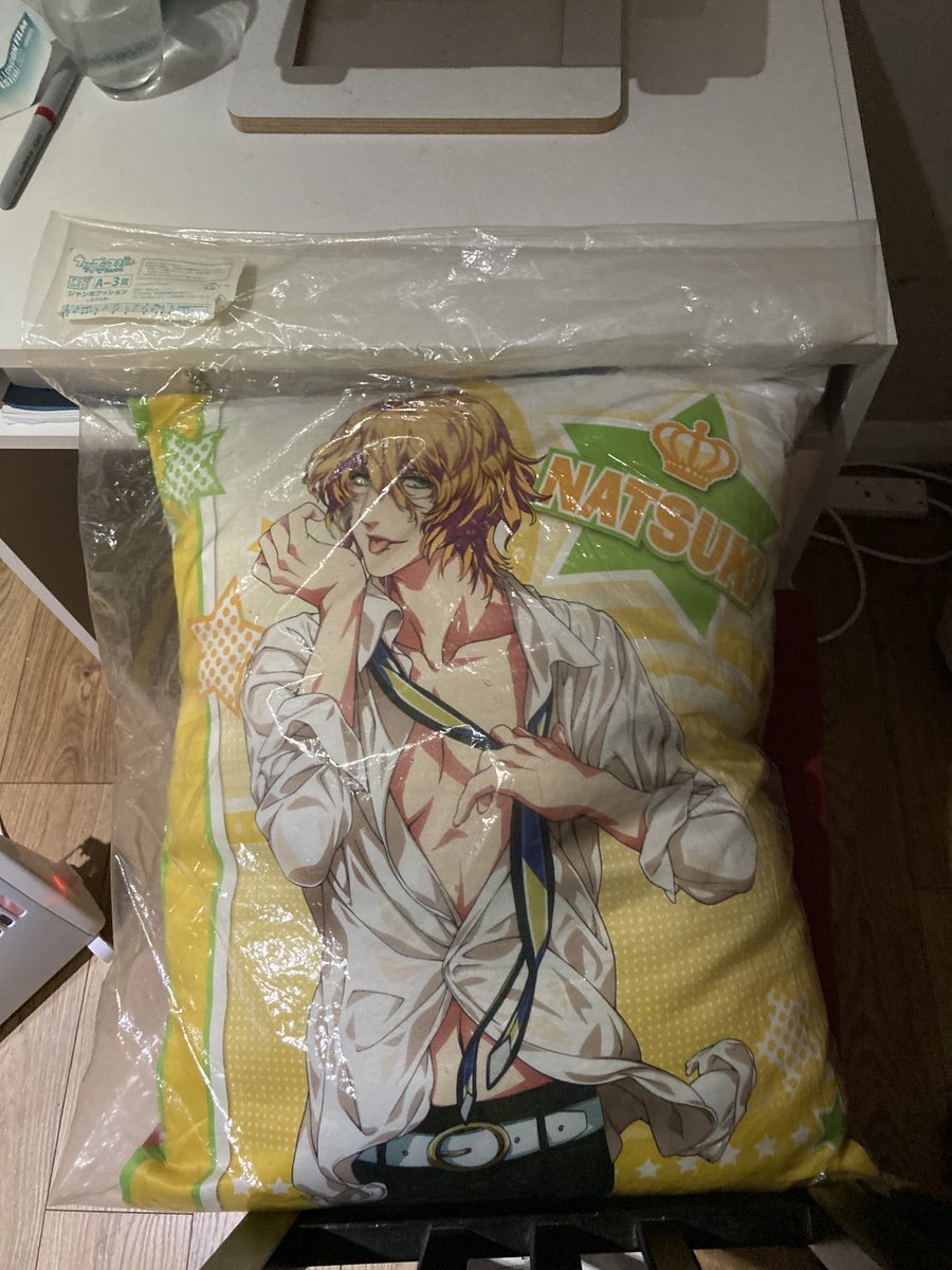 edgymarshmallow's tweet photo. Friends in the Utapri fandom, any Natsuki or Syo fan wants this?

Mint condition aside from that corner of the original label peeling off, I'll take £60 including shipping and I'll ship everywhere that takes packages from the UK 🫶🏻

Please RT so we can find the boys a loving home https://t.co/6wQ4cX0uoM
