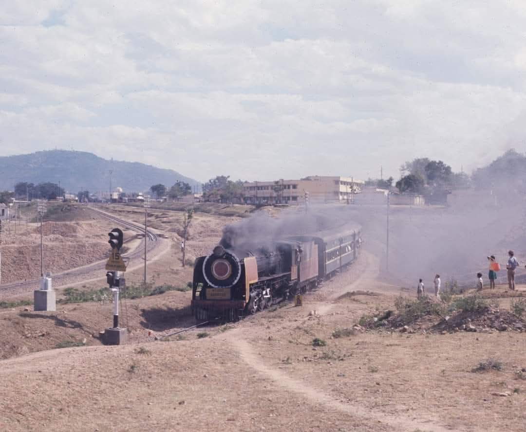 abhispake's tweet photo. Mysuru-Arsikere train from the 1970s. In the background is Chamundi betta https://t.co/PaKLtY4tTq