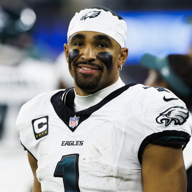 Jalen Hurts vs the Panthers:

🎯14/21 completions
🏈108 passing yards
👏2 TDs
📊71.0 QB Rating

Thoughts on his performance?👇 #FlyEaglesFly