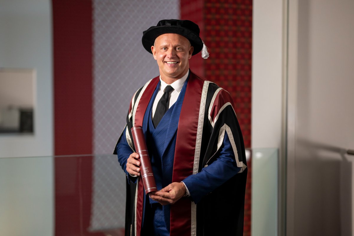 SwansOfficial's tweet photo. Congratulations, Trunds 👏🎓

@LeeTrundle10 has been awarded an honorary degree from @SwanseaUni, honouring his enduring legacy and influence on Swansea and its community. 

An incredible ambassador for our club 🖤🤍 https://t.co/WjrSO51Qmq